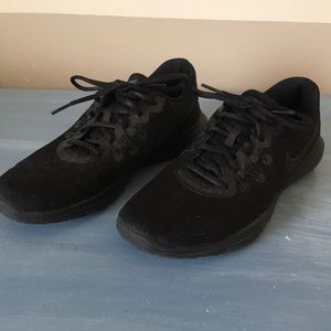 NIKE - All Black Trainers